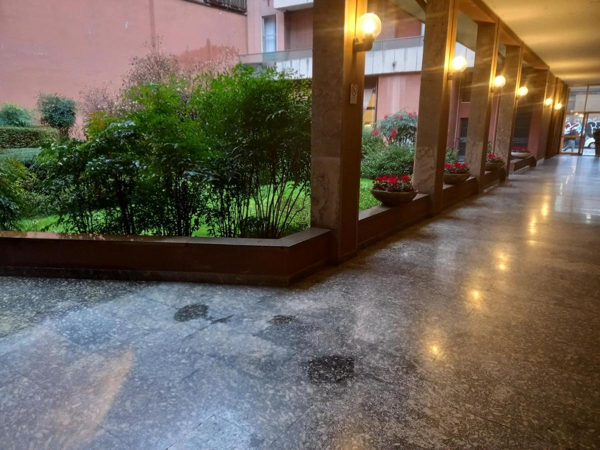The Boheme Vintage Junior Suite ---- Cozy & Quiet & Comfortable With Private Bathroom & Fully Equipped Kitchenette & Cozy Balcony - Lift To 4Th Floor - Metro' Verde -Green Subway Porta Genova Milan Exterior photo
